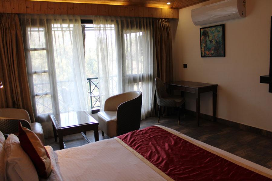 kasauli-hills-resort-deluxe-room-most-visited-hotel-in-kasauli